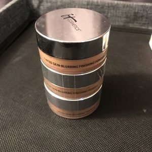 it cosmetics Makeup - IT! Cosmetics Finishing Powder it cosmetics Makeup - IT! Cosmetics Finishing Powder